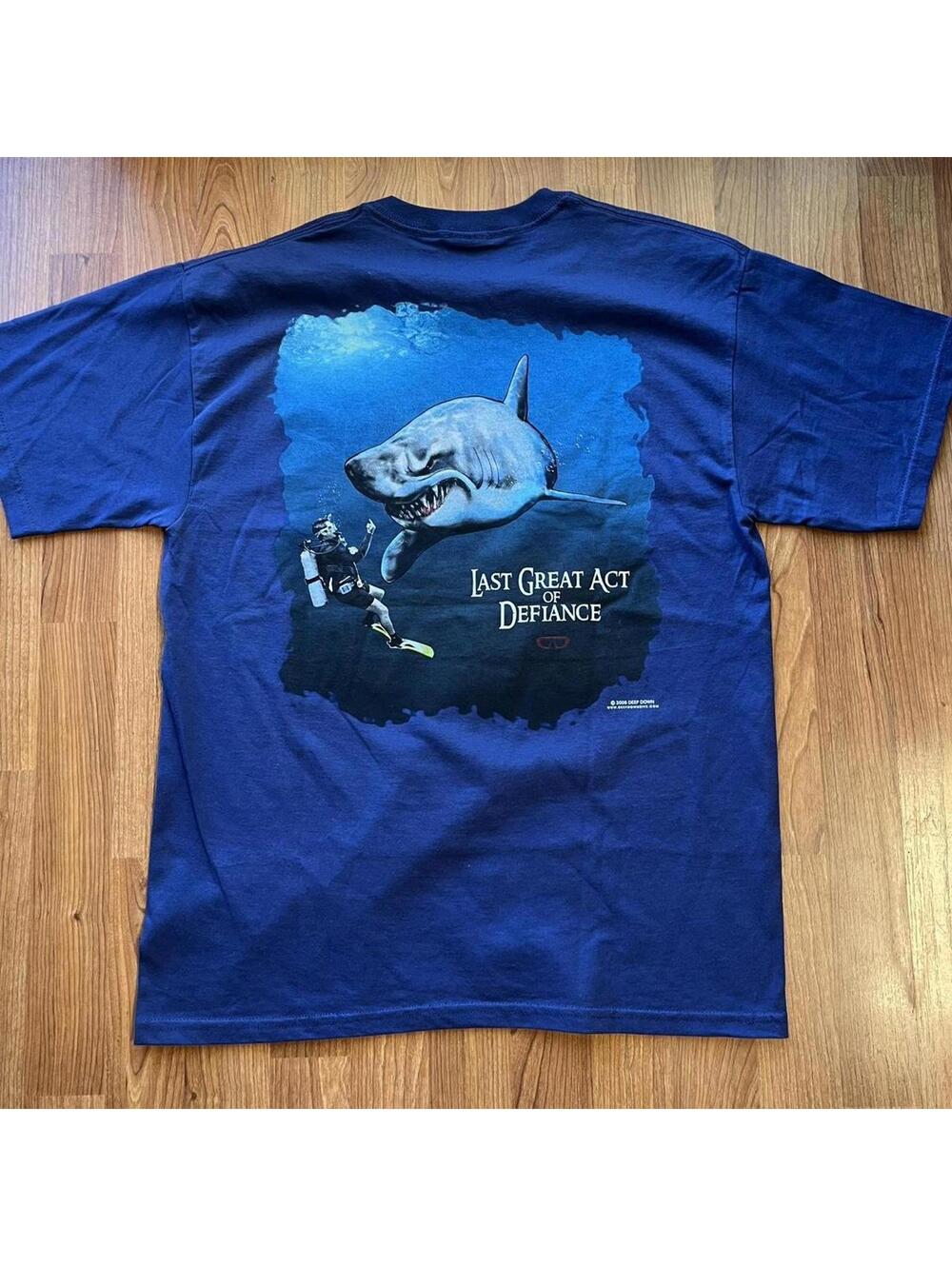 Y2K funny shark graphic tee size XL